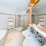 Alpenhotel Wanderniki 招待所 列兴