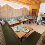 Alpenhotel Wanderniki 招待所 列兴