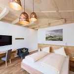 Alpenhotel Wanderniki 4* 列兴