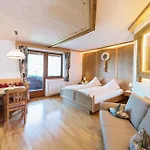 Alpenhotel Wanderniki 列兴