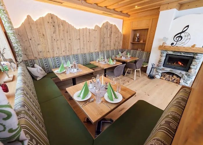 Alpenhotel Wanderniki Konukevi Liesing