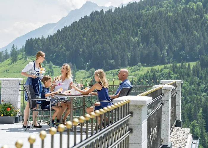 Konukevi Alpenhotel Wanderniki 4*